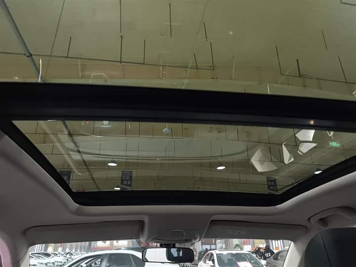 Фото 18 - Bestune T77