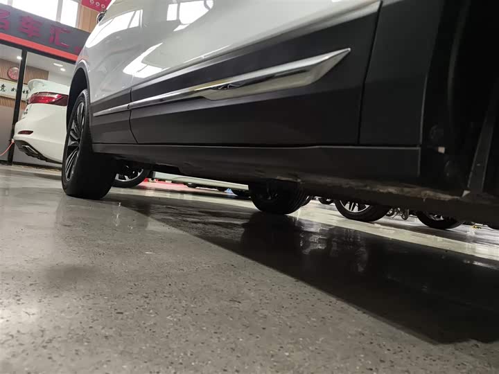 Фото 21 - Bestune T77