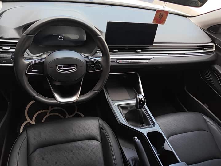 Фото 12 - Geely Emgrand