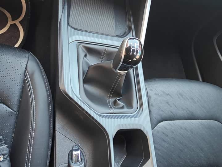 Фото 16 - Geely Emgrand