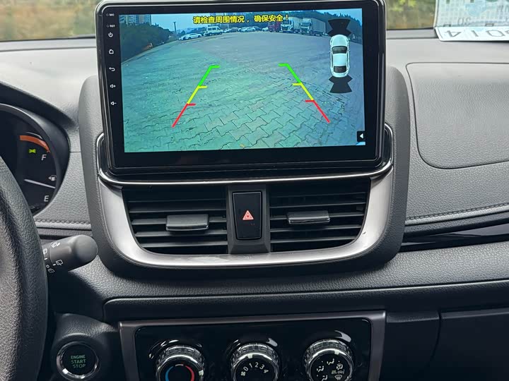 Фото 19 - Toyota Yaris L Hatchback