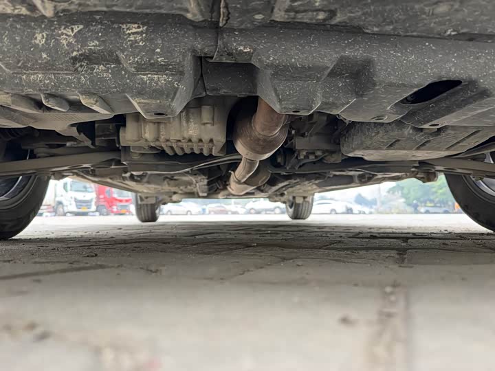 Фото 24 - Toyota Yaris L Hatchback