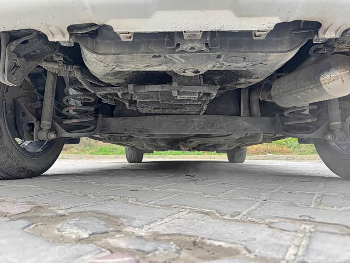 Фото 25 - Toyota Yaris L Hatchback