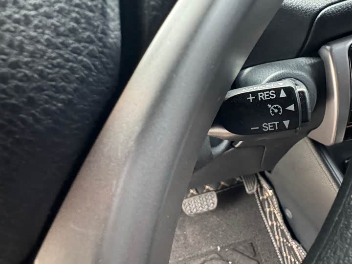 Фото 26 - Toyota Yaris L Hatchback