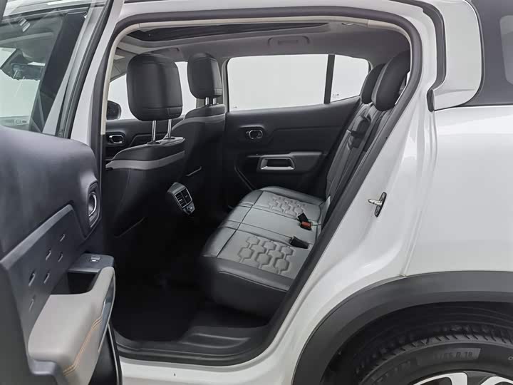 Фото 15 - Citroen C5 Aircross 2023