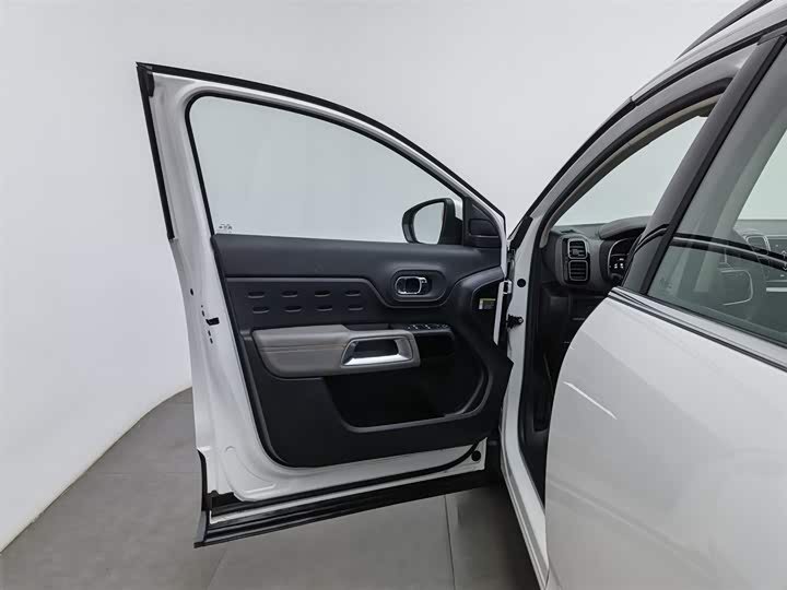 Фото 8 - Citroen C5 Aircross 2023