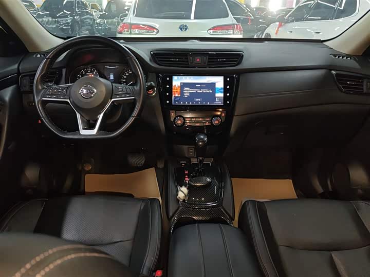 Фото 10 - Nissan X-Trail