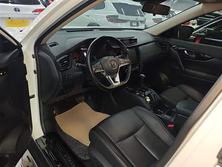 Фото 16 - Nissan X-Trail