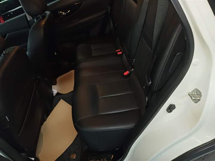 Фото 17 - Nissan X-Trail