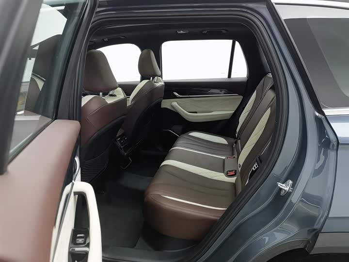 Фото 15 - Geely Monjaro