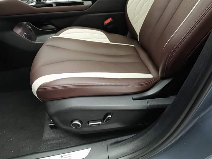 Фото 20 - Geely Monjaro