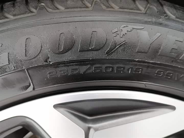 Фото 24 - Geely Monjaro