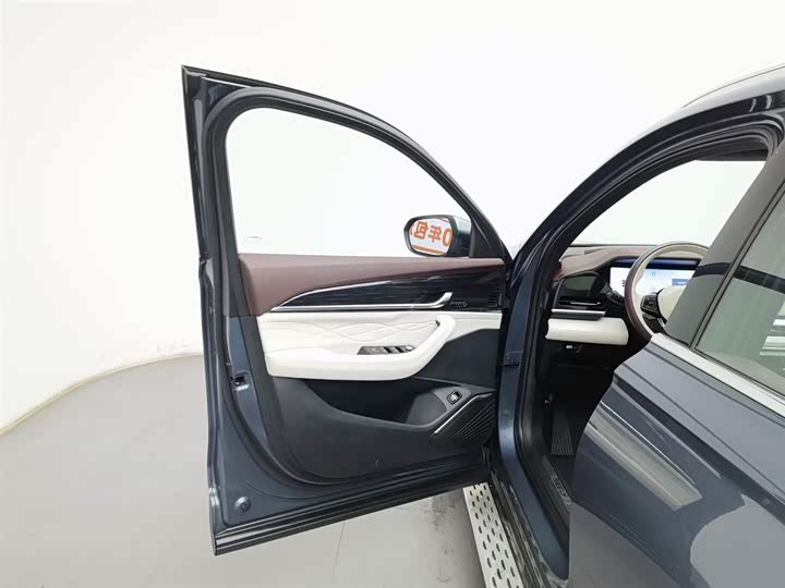 Фото 8 - Geely Monjaro