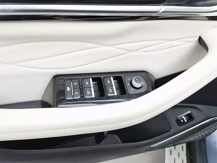 Фото 9 - Geely Monjaro