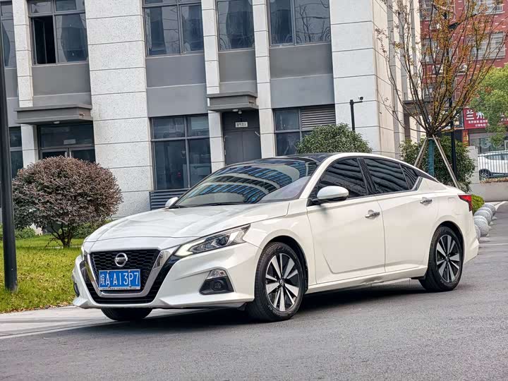 Фото 1 - Nissan Teana