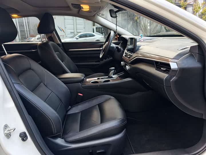 Фото 12 - Nissan Teana