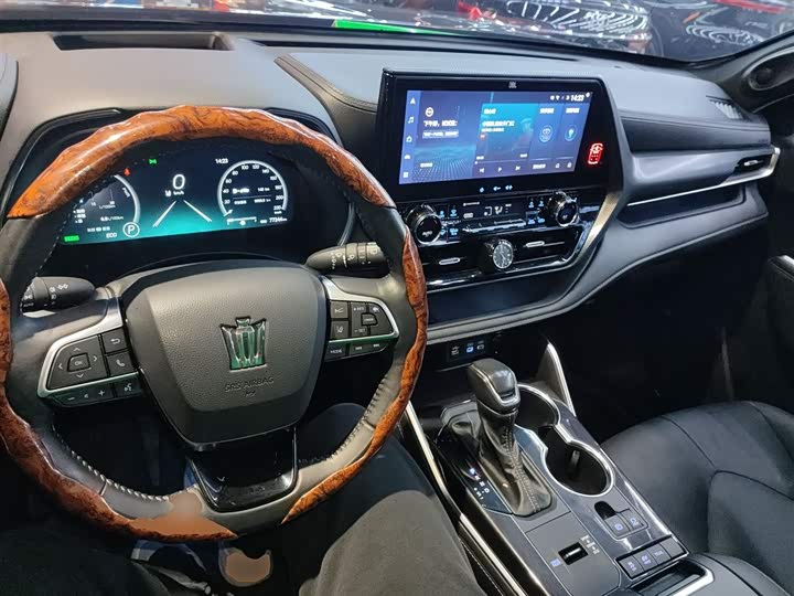 Фото 10 - Toyota Crown Kluger