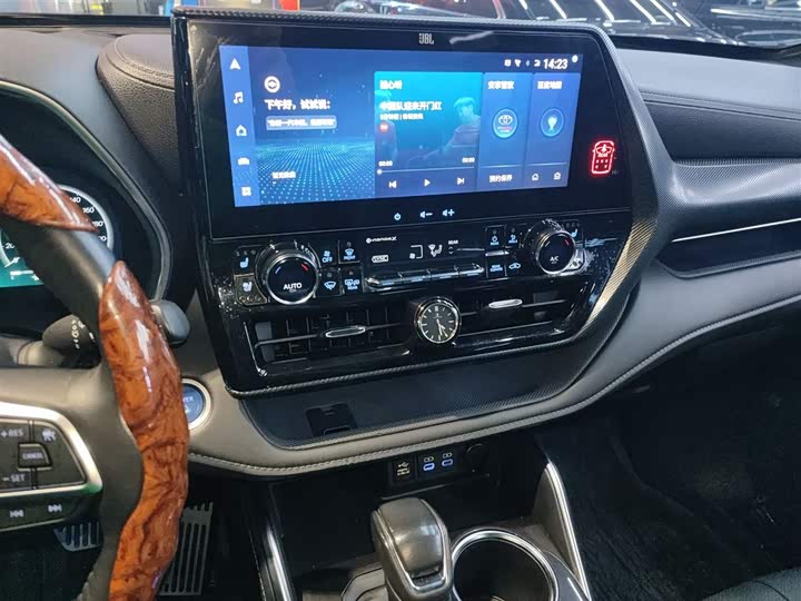 Фото 12 - Toyota Crown Kluger