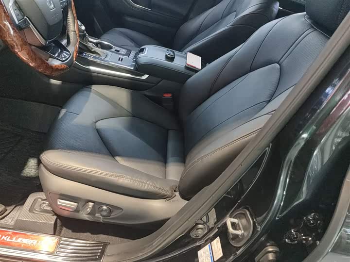 Фото 14 - Toyota Crown Kluger