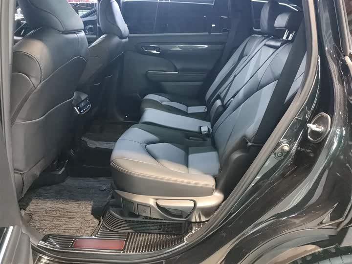 Фото 16 - Toyota Crown Kluger