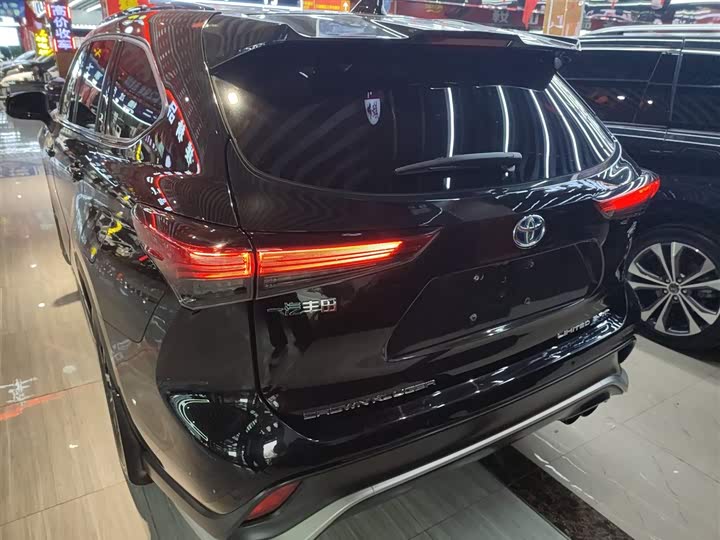 Фото 6 - Toyota Crown Kluger