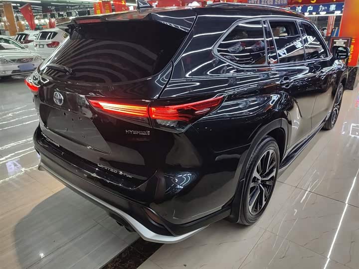 Фото 7 - Toyota Crown Kluger