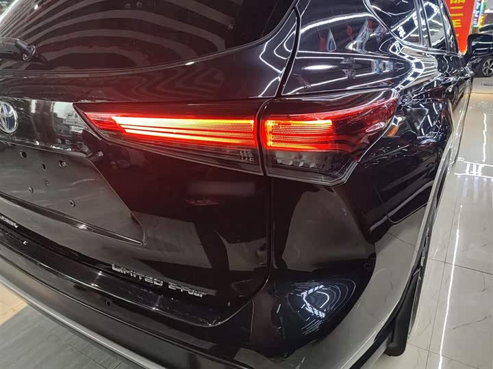 Фото 8 - Toyota Crown Kluger