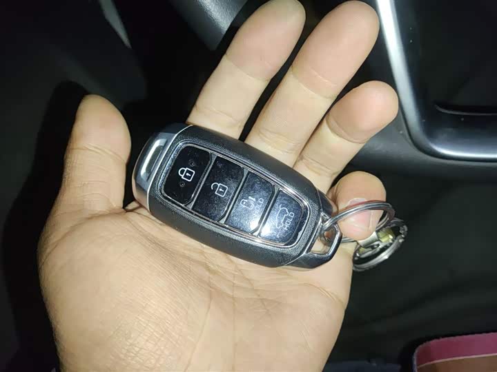 Фото 12 - Hyundai Custo