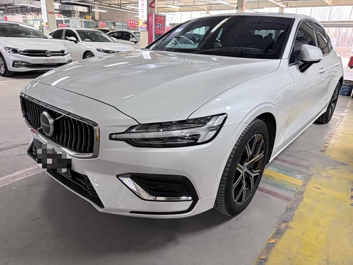 Фото 1 - Volvo S60