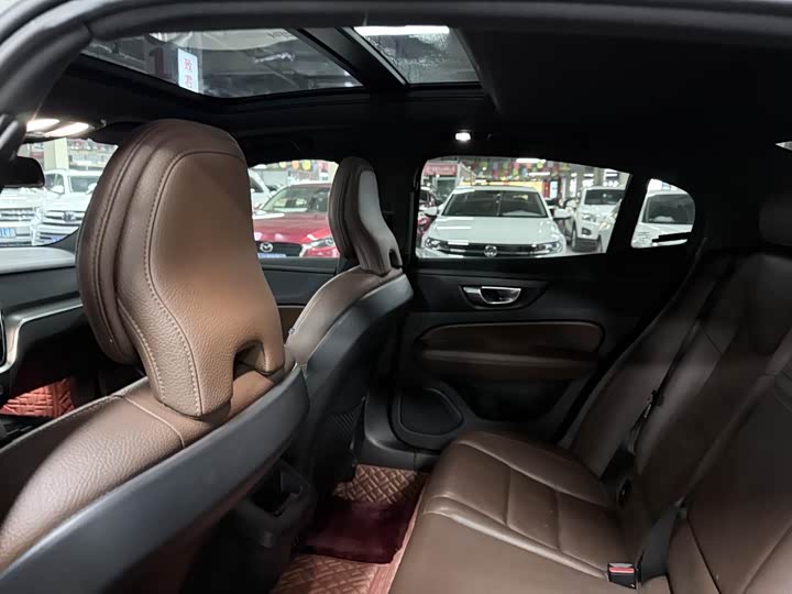 Фото 10 - Volvo S60