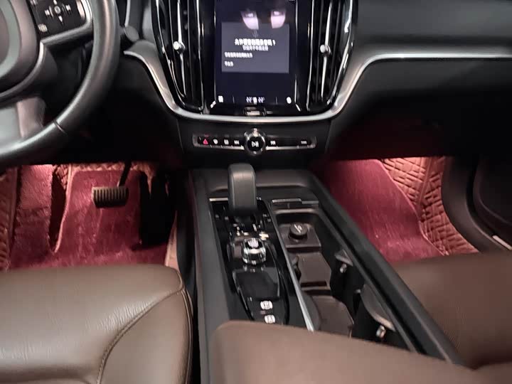 Фото 12 - Volvo S60