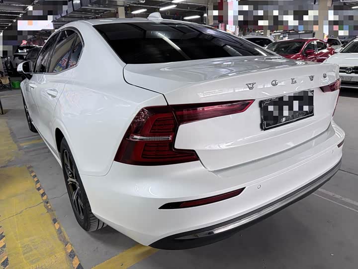 Фото 16 - Volvo S60