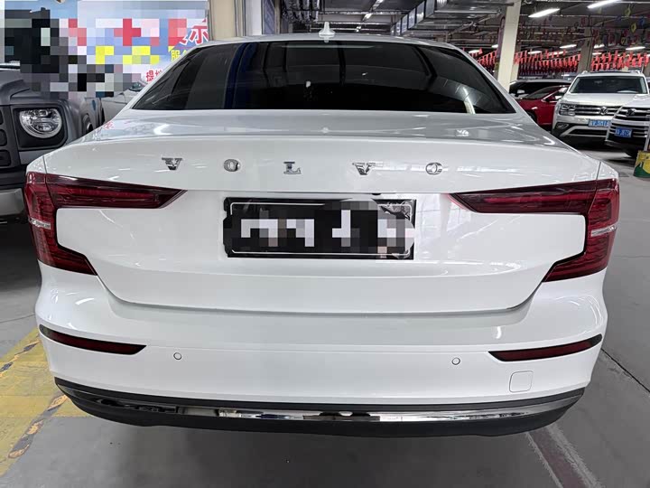 Фото 17 - Volvo S60