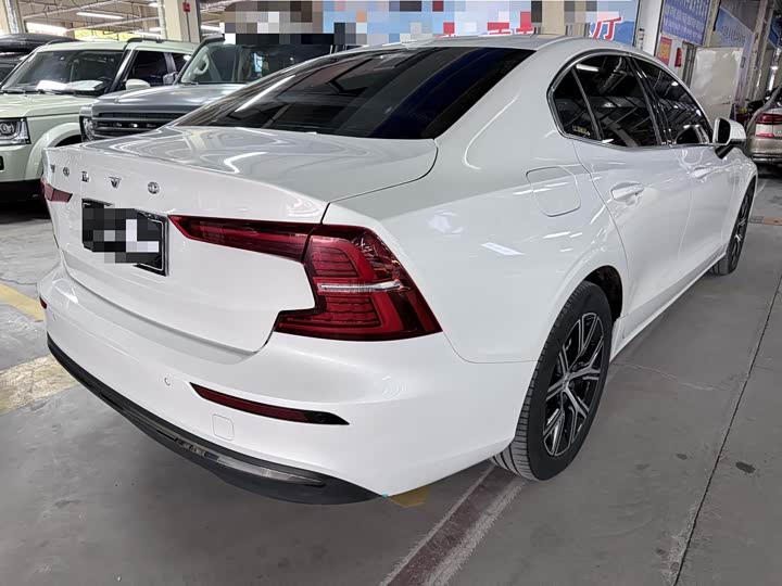 Фото 18 - Volvo S60