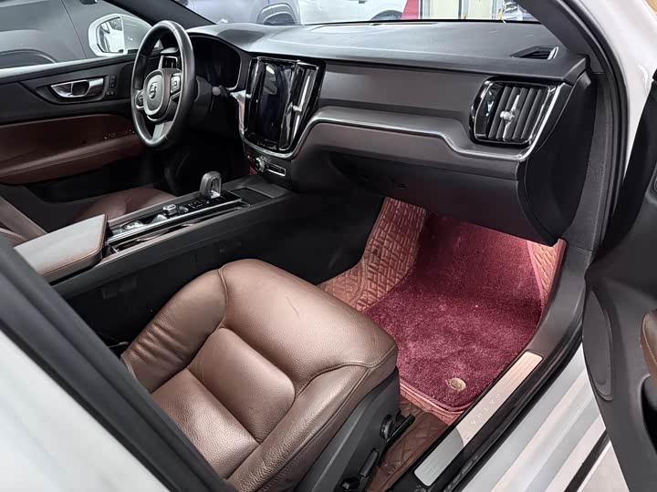 Фото 19 - Volvo S60