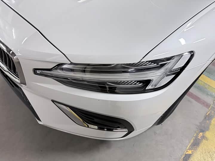 Фото 4 - Volvo S60