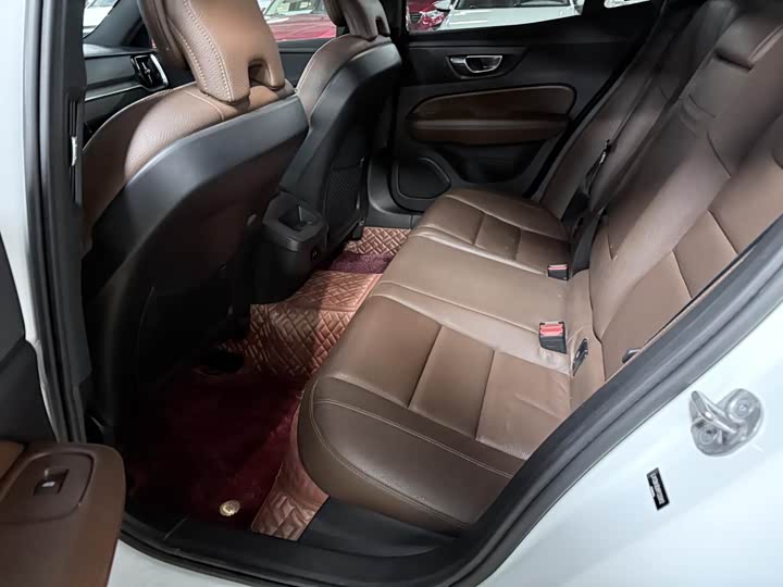 Фото 8 - Volvo S60