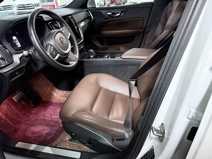 Фото 9 - Volvo S60