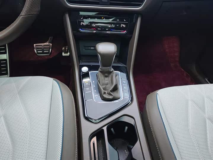 Фото 16 - Volkswagen Tiguan L Pro