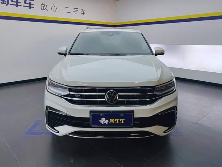 Фото 2 - Volkswagen Tiguan L Pro