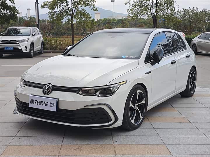 Фото 1 - Volkswagen Golf