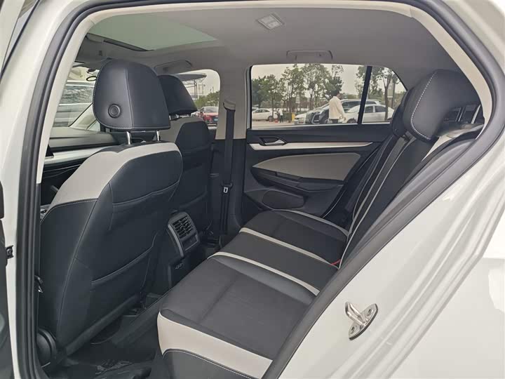 Фото 5 - Volkswagen Golf