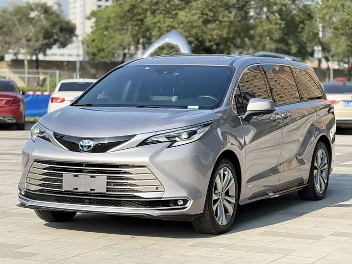 Фото 1 - Toyota Sienna