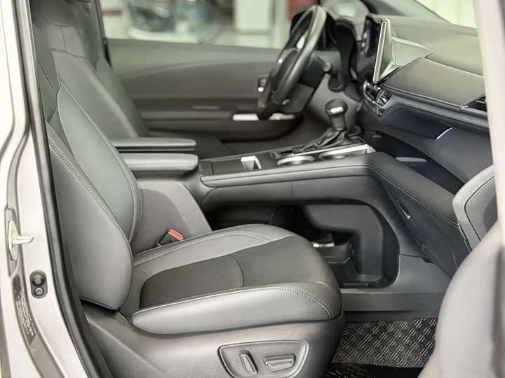 Фото 11 - Toyota Sienna