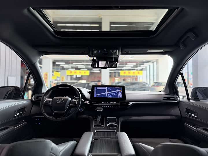 Фото 12 - Toyota Sienna