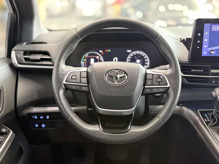 Фото 13 - Toyota Sienna