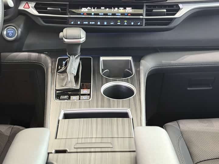 Фото 16 - Toyota Sienna