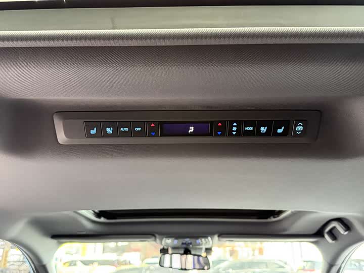 Фото 18 - Toyota Sienna