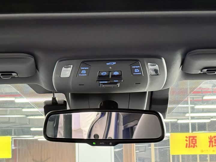 Фото 19 - Toyota Sienna