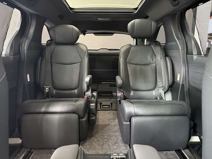 Фото 20 - Toyota Sienna